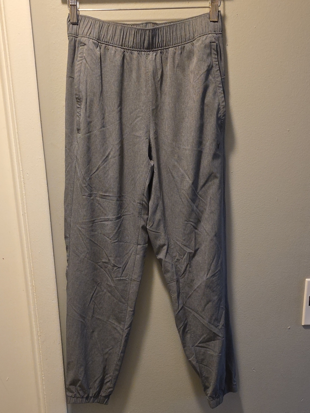Old Navy Men's Light Gray Elastic Waist Jogger Pants